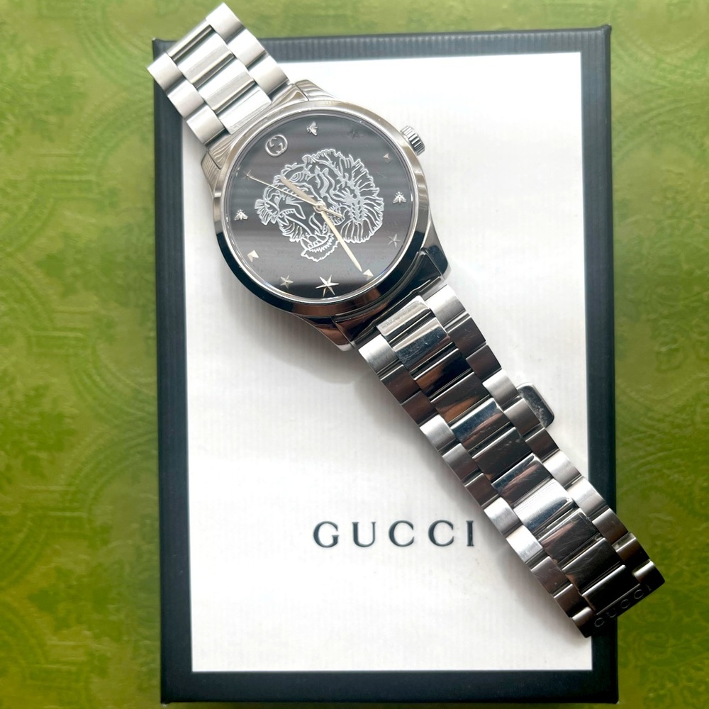 Gucci Men watch - Steel case, black sunbrushed dial with tiger head motif.
